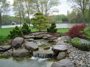 I giochi d'acqua nel giardino sono un elemento caraterrizante del area verde